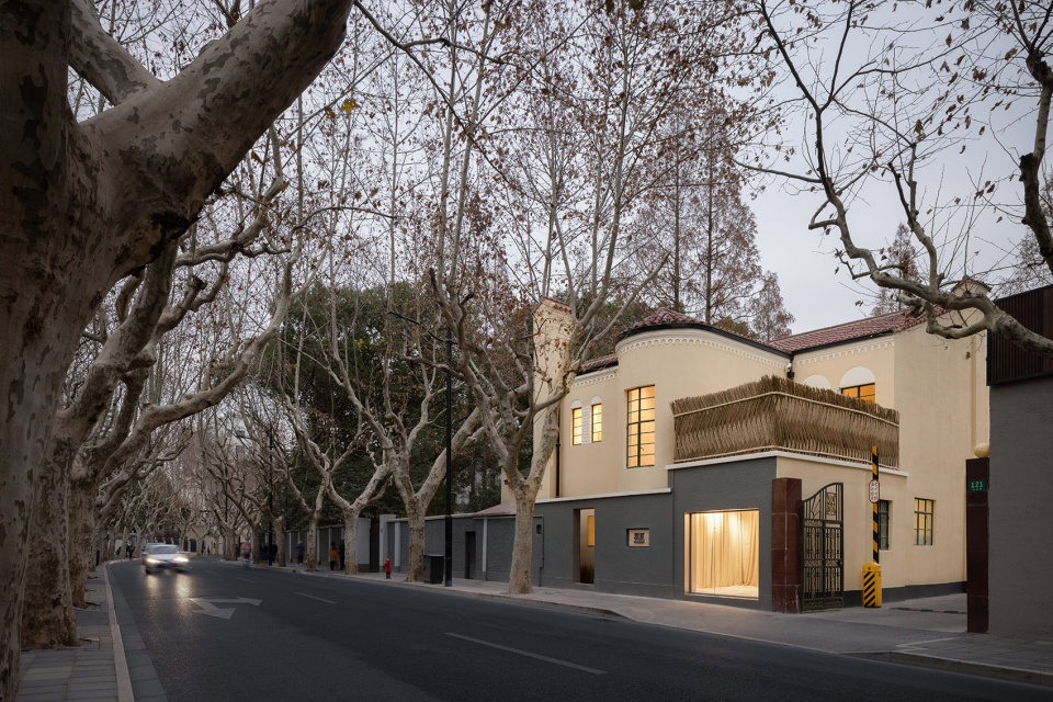 to summer shanghai flagship store by fog architecture