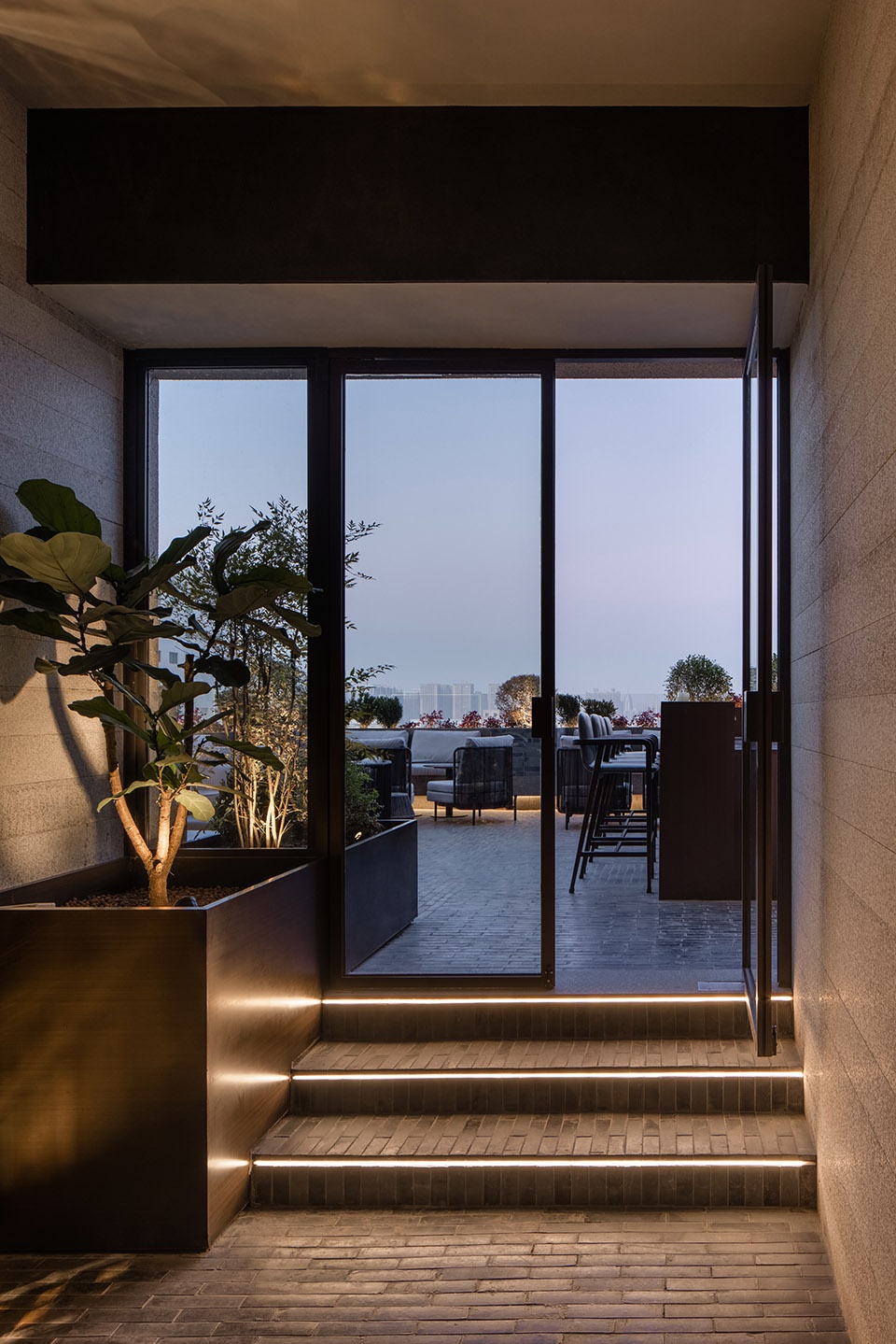 Le Coq Wine Bistro China by RooMoo Practice