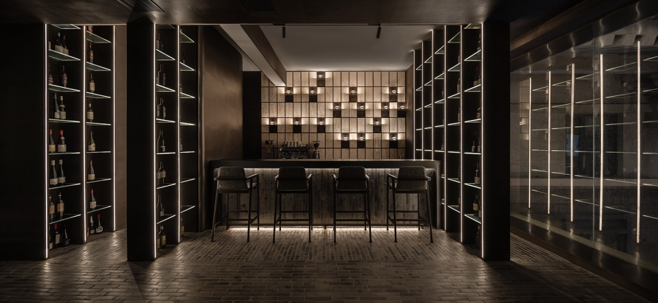 Le Coq Wine Bistro China by RooMoo Practice