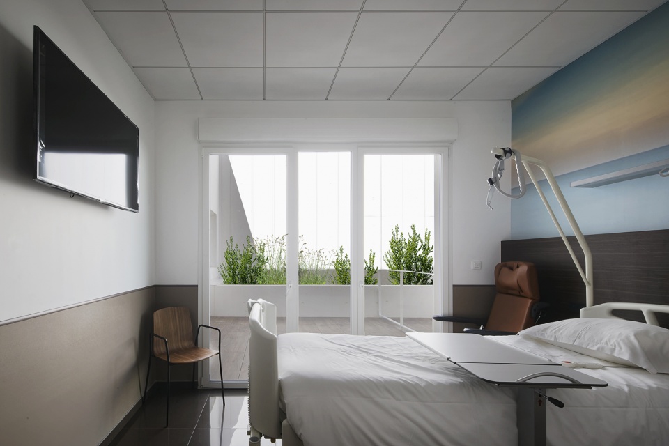 saint jean clinic by aarchitecture