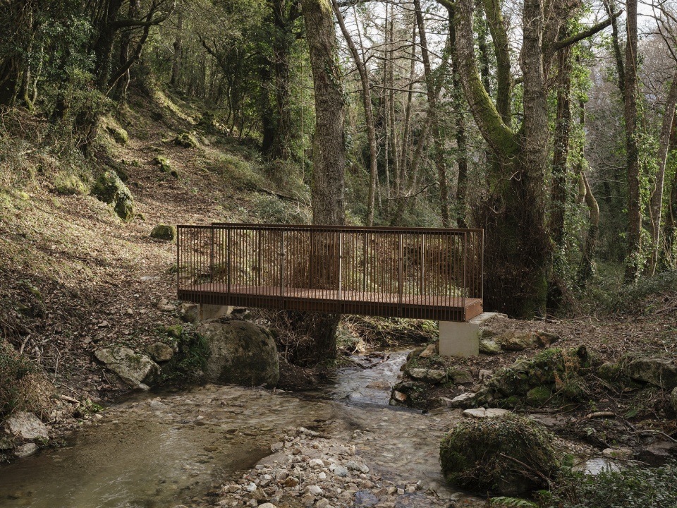 mare a mare trails footbridges by orma architettura