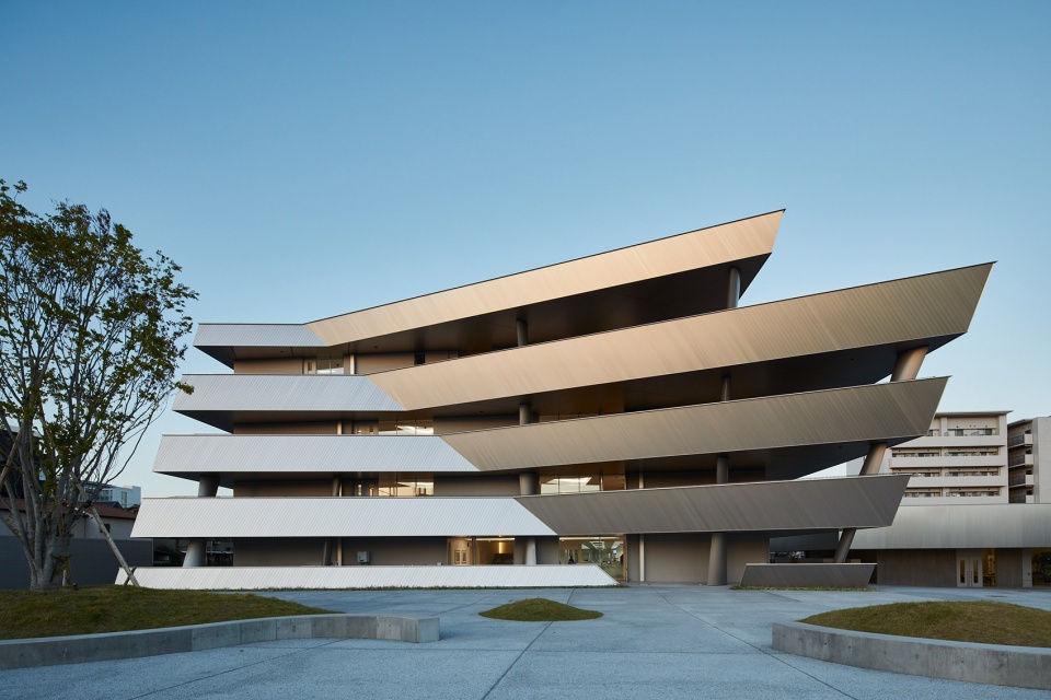 osaka gakuin university senior high school by atsushi kitagawara architects