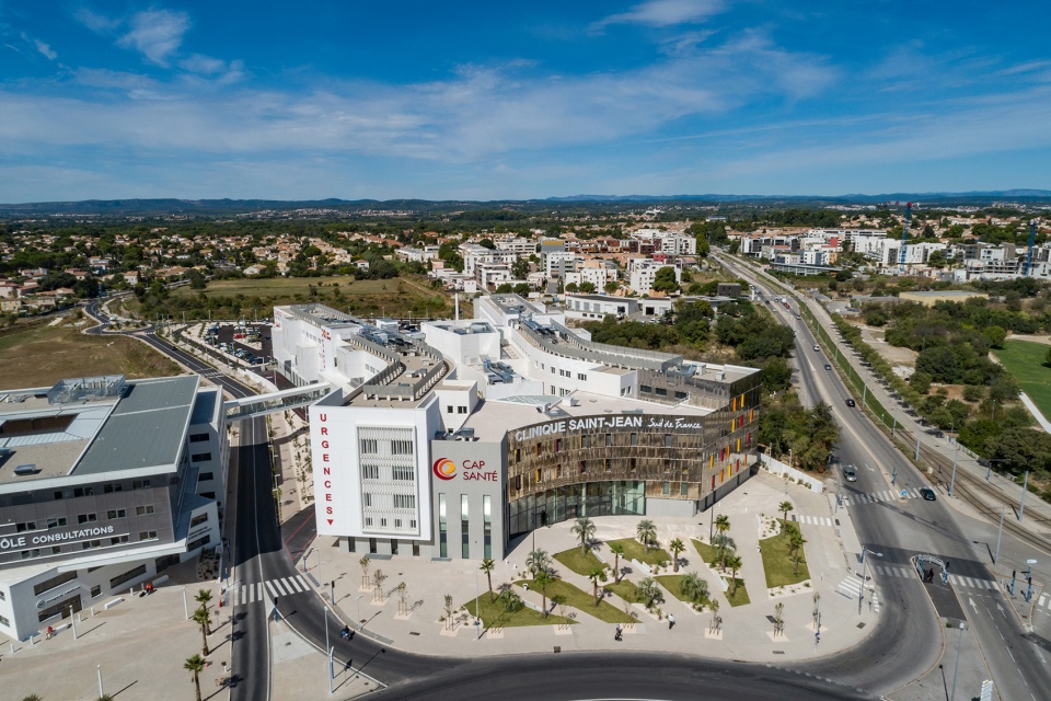 saint jean clinic by aarchitecture