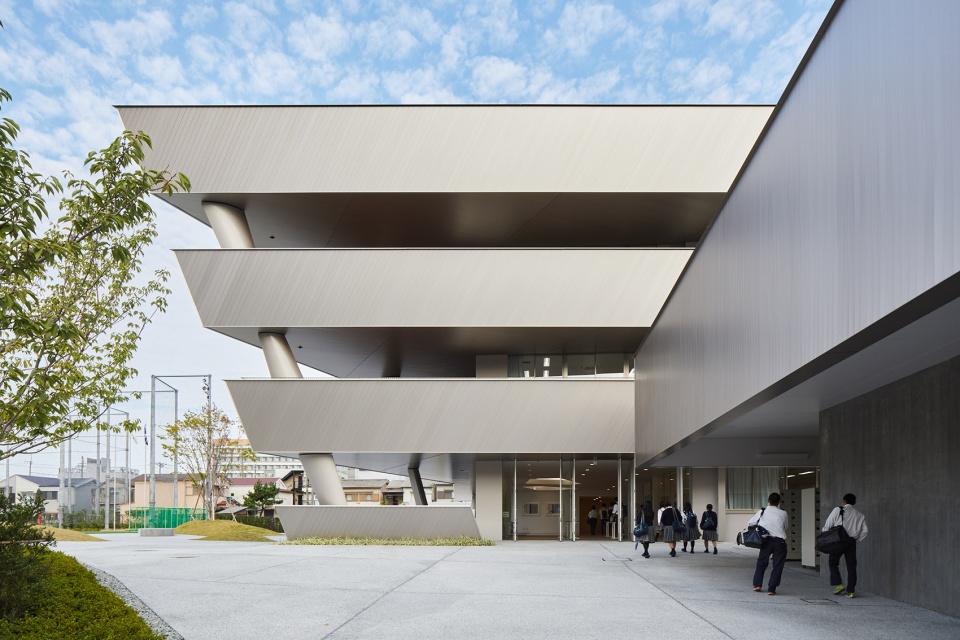 osaka gakuin university senior high school by atsushi kitagawara architects