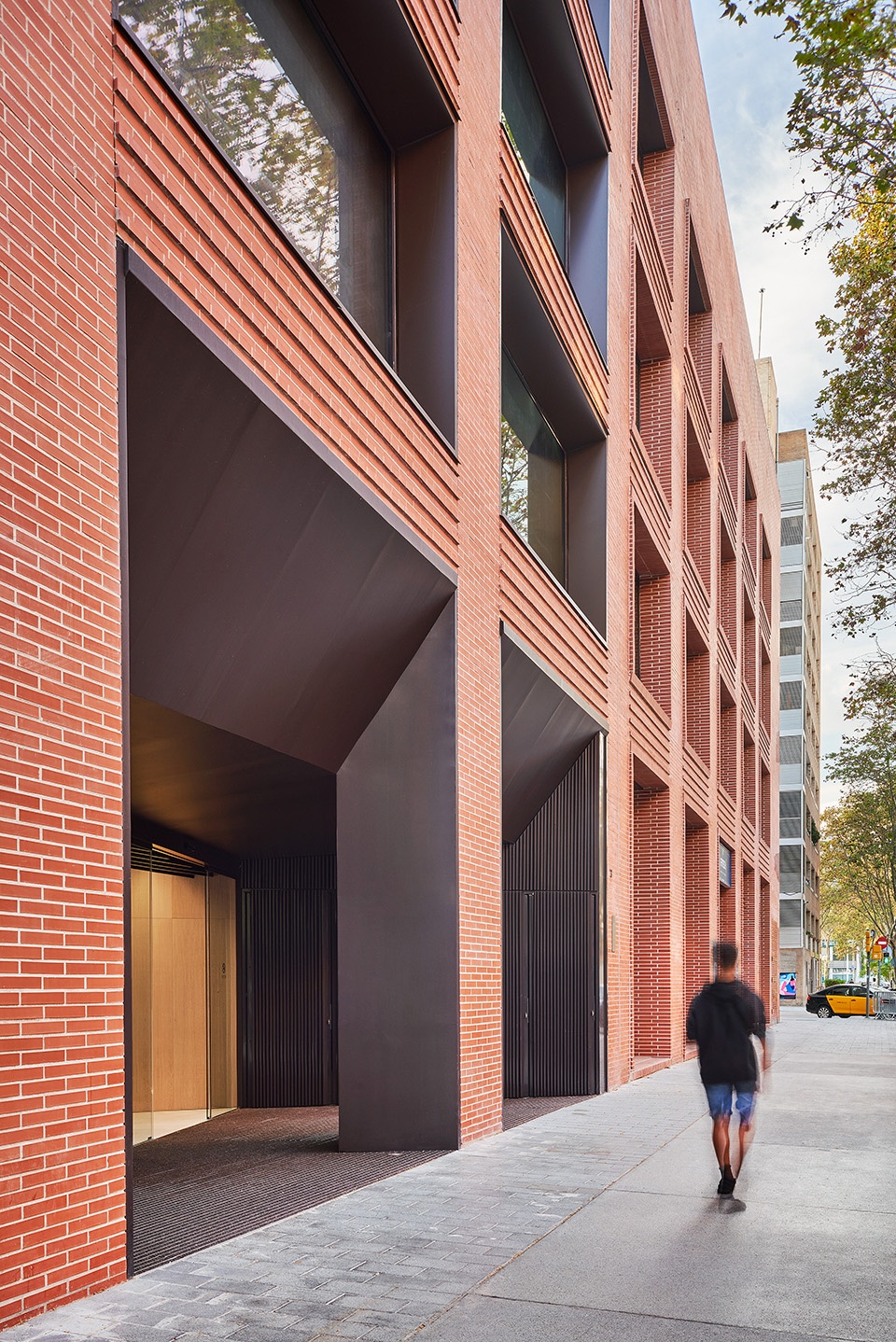 joan miro office building by gca architects