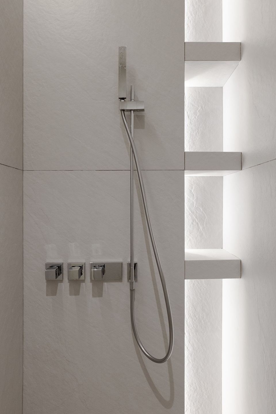 green apartment by zrobim architects