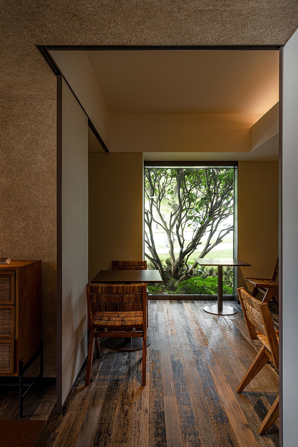 Walden Coffee Point Red Studio