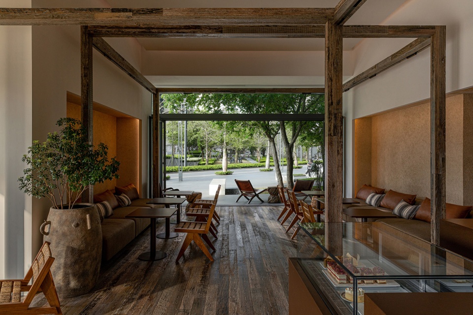 Walden Coffee Point Red Studio