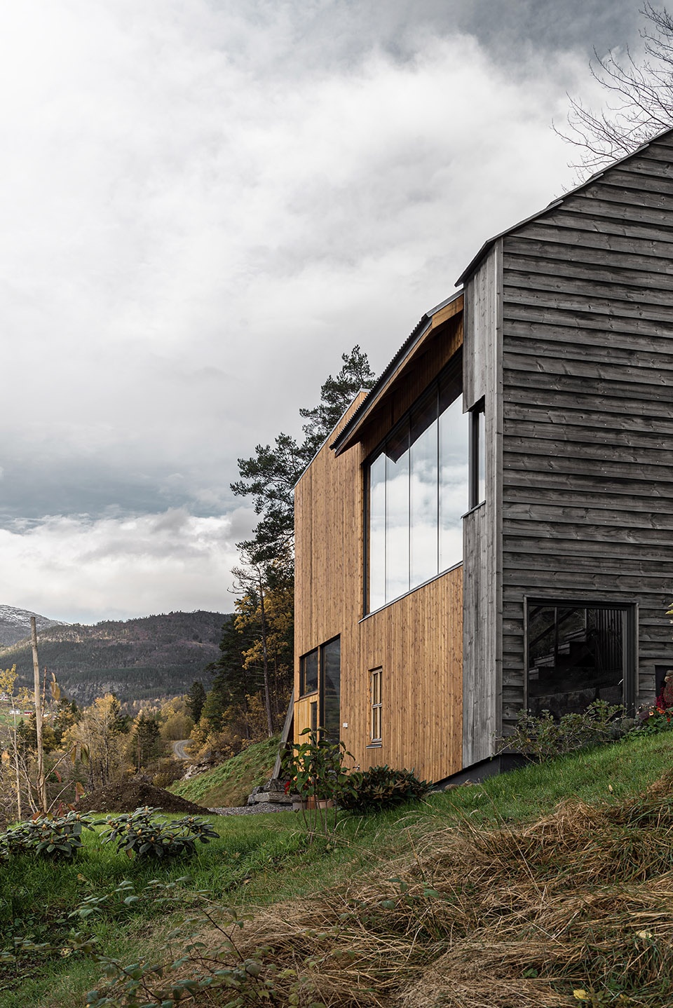 cabin in ulvik norway by rever drage architects