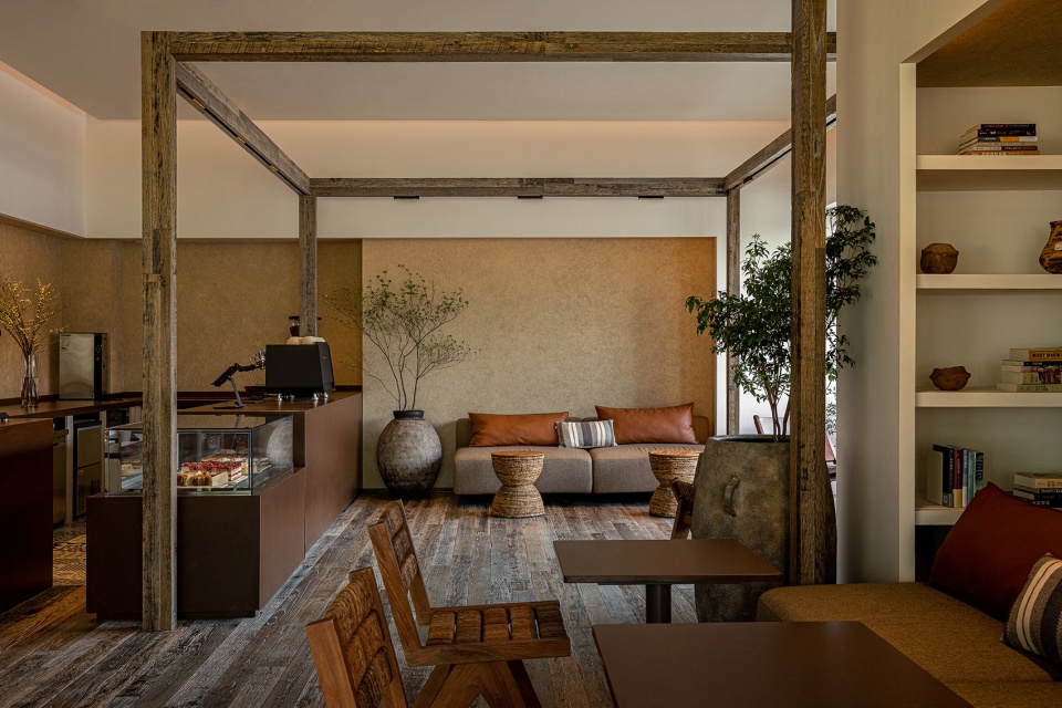 Walden Coffee Point Red Studio