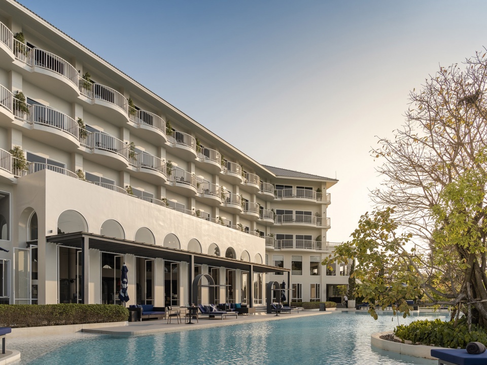 cross pattaya pratamnak thailand by studio ndt