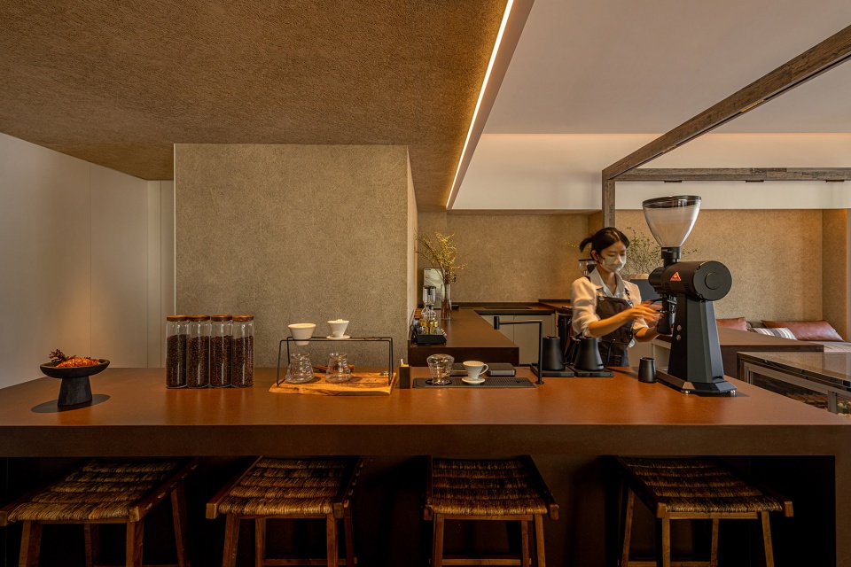 Walden Coffee Point Red Studio