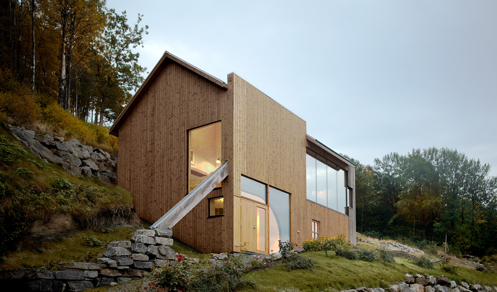 cabin in ulvik norway by rever drage architects