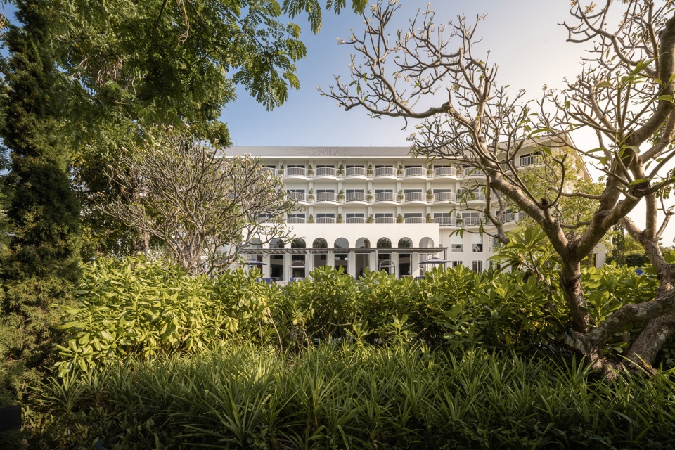 cross pattaya pratamnak thailand by studio ndt