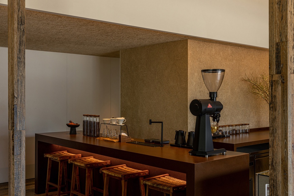 Walden Coffee Point Red Studio