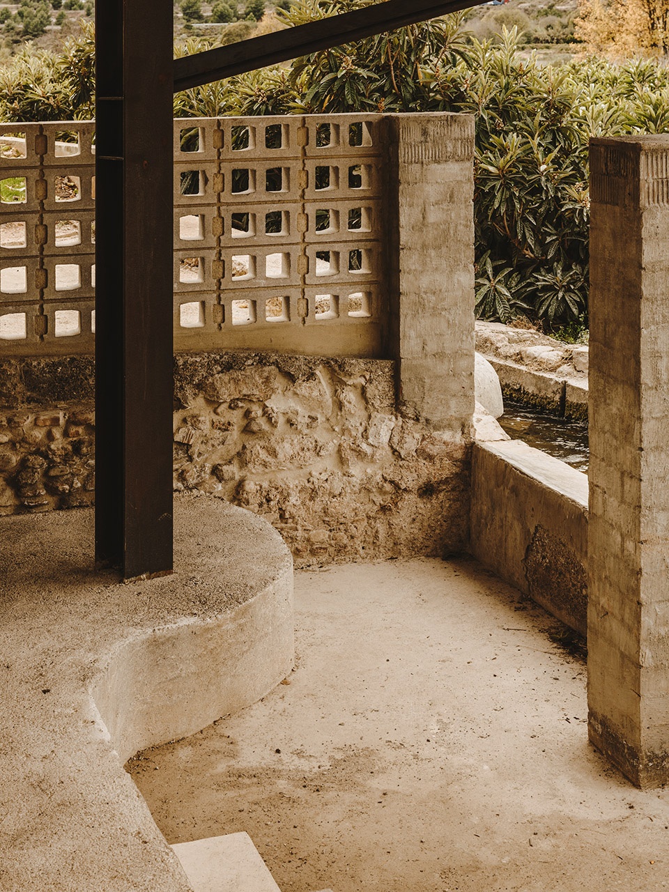 a pergola open to the fields by bona fide taller