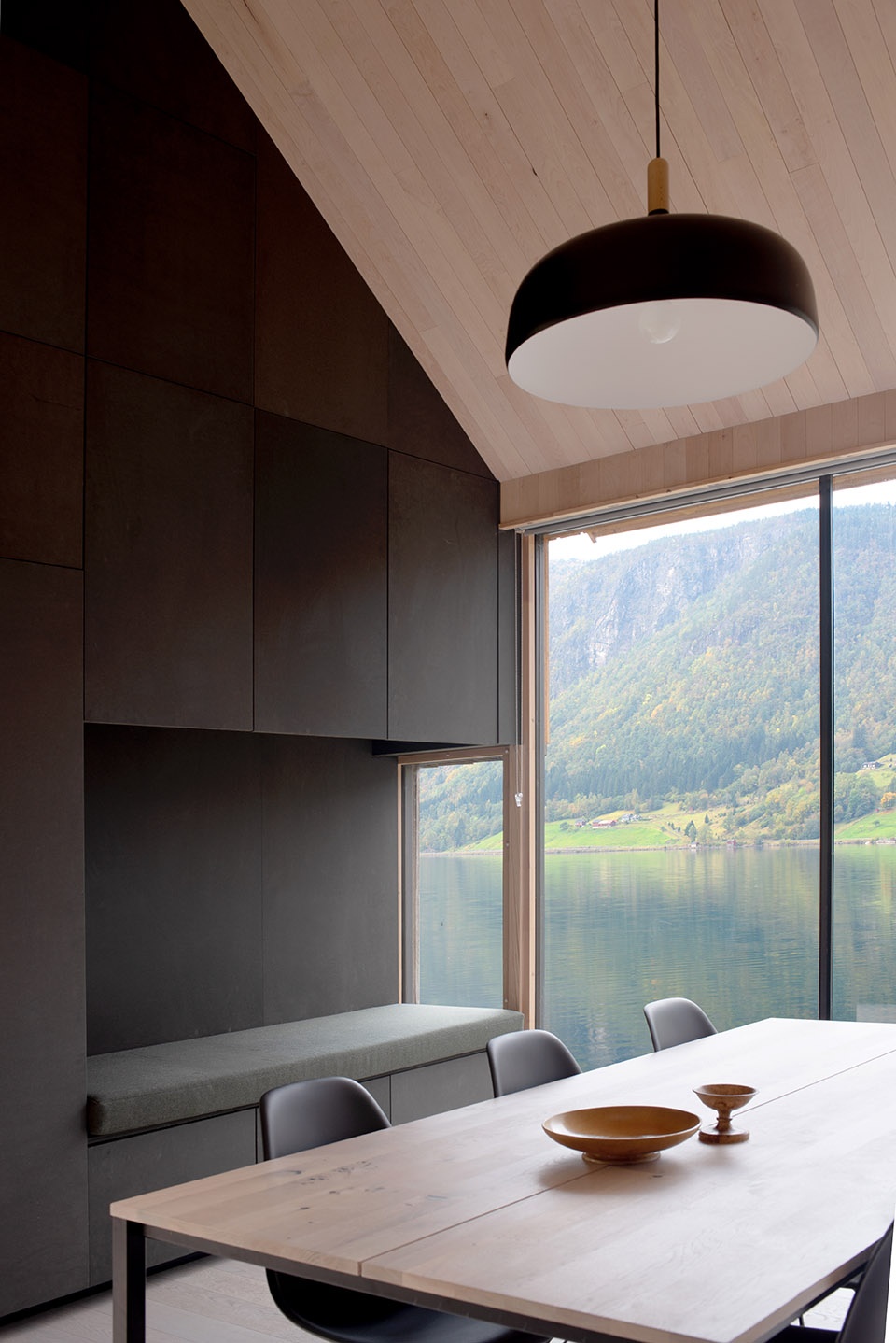 cabin in ulvik norway by rever drage architects
