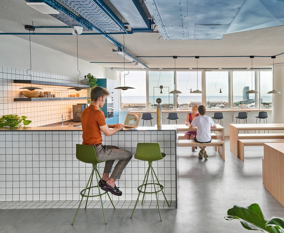 cloudworks drassanes office by elastiko architects