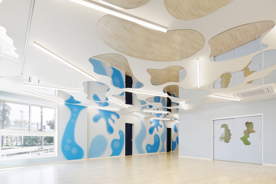 Daruma International Nursery by Moriyuki Ochiai Architects