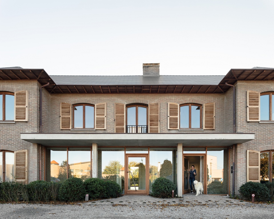house and veterinary practice vd b by graux baeyens architecten