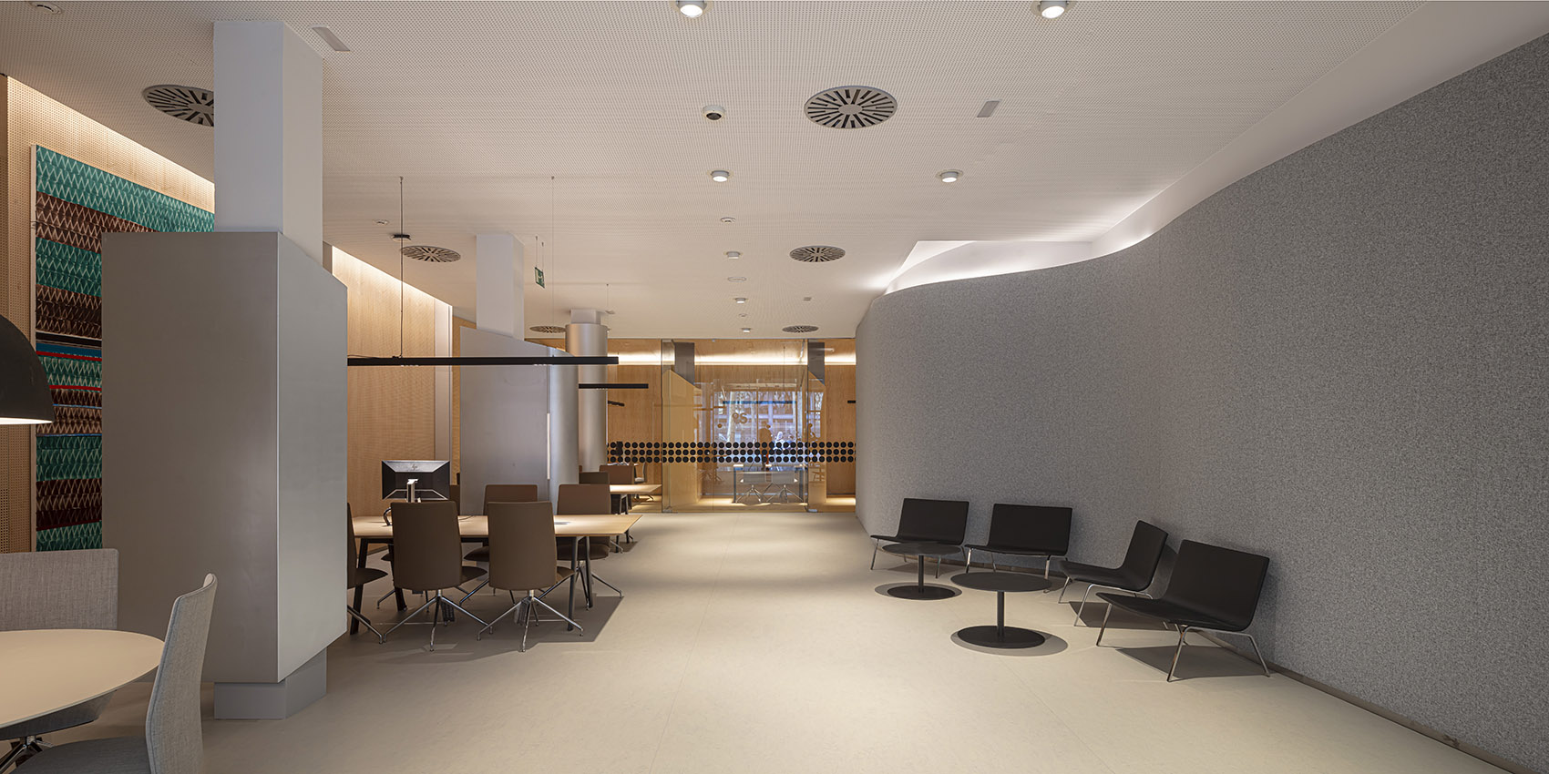 Banc Sabadell Welcome Hub by Mateo Arquitectura