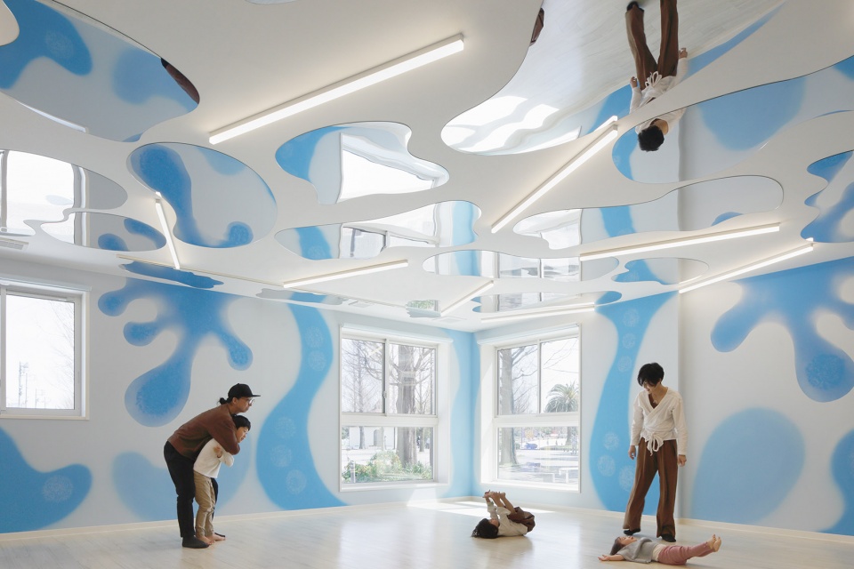 Daruma International Nursery by Moriyuki Ochiai Architects