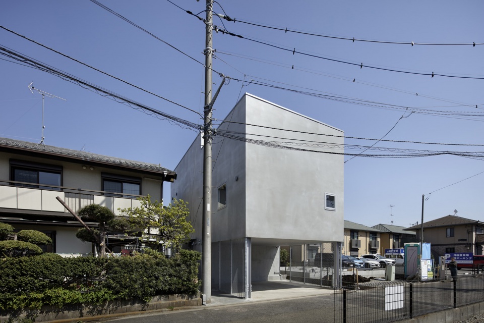 Aquarium House by NAO IWANARI Architecture