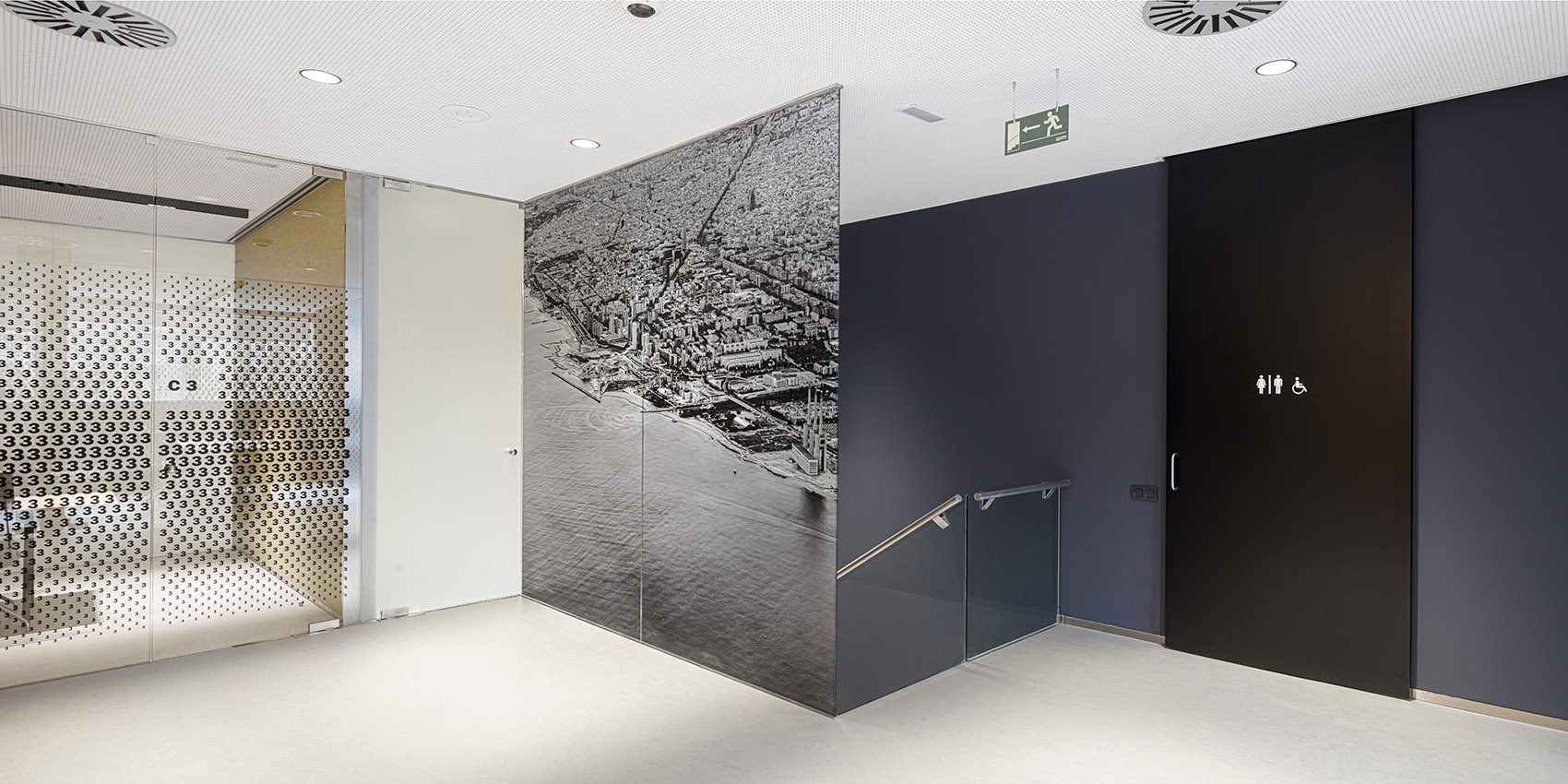Banc Sabadell Welcome Hub by Mateo Arquitectura