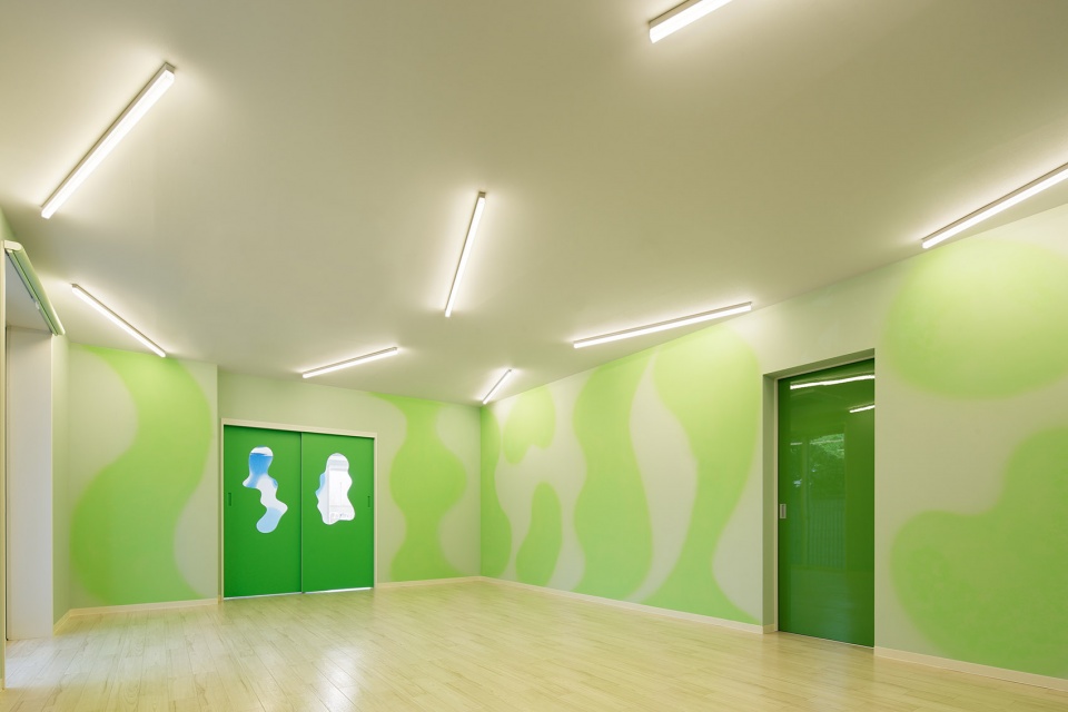 Daruma International Nursery by Moriyuki Ochiai Architects