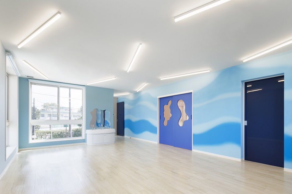 Daruma International Nursery by Moriyuki Ochiai Architects