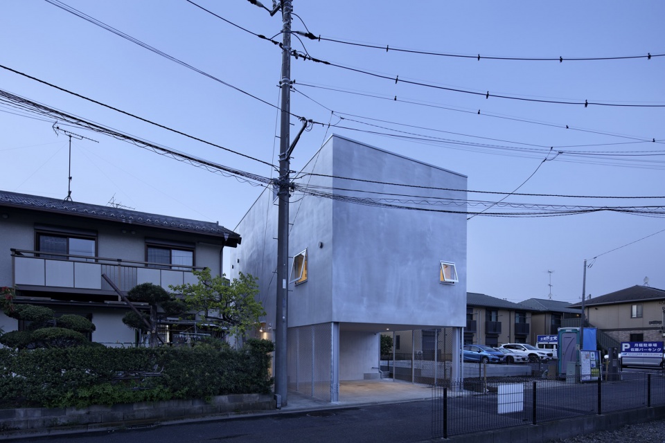 Aquarium House by NAO IWANARI Architecture