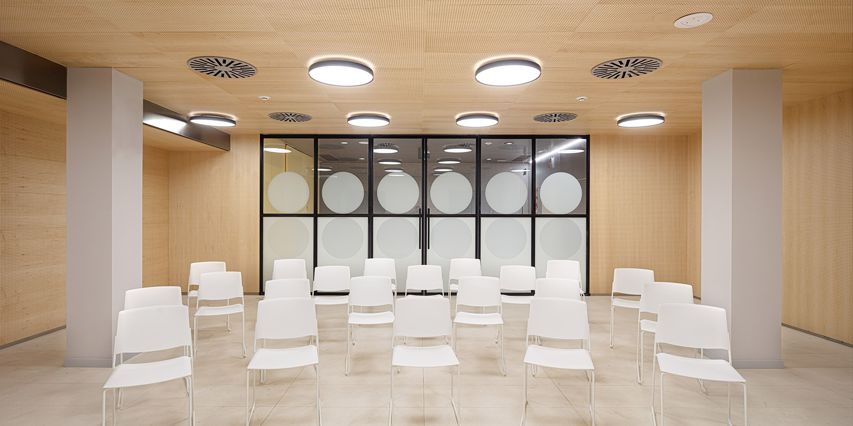 Banc Sabadell Welcome Hub by Mateo Arquitectura