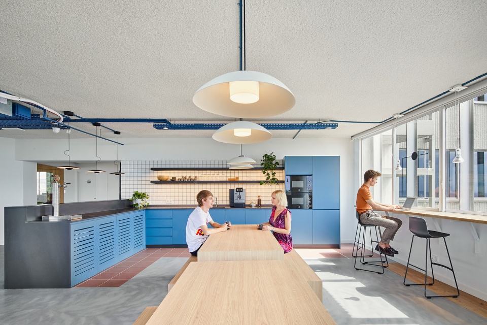 cloudworks drassanes office by elastiko architects