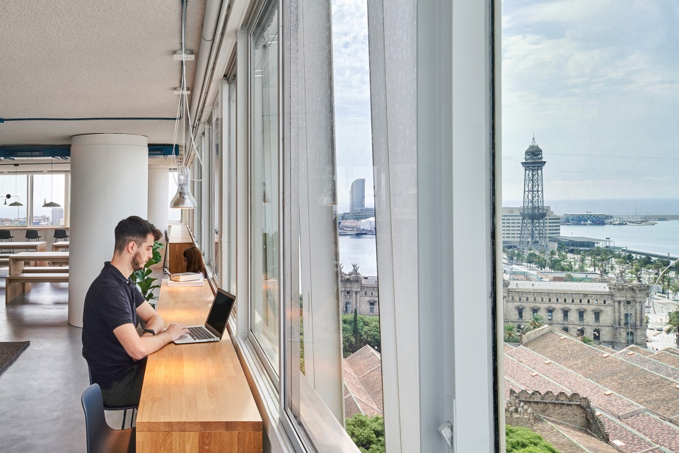 cloudworks drassanes office by elastiko architects