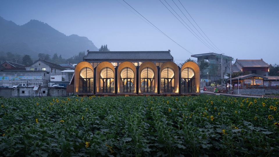 a living room in tiangang zhixing village china by syn architects