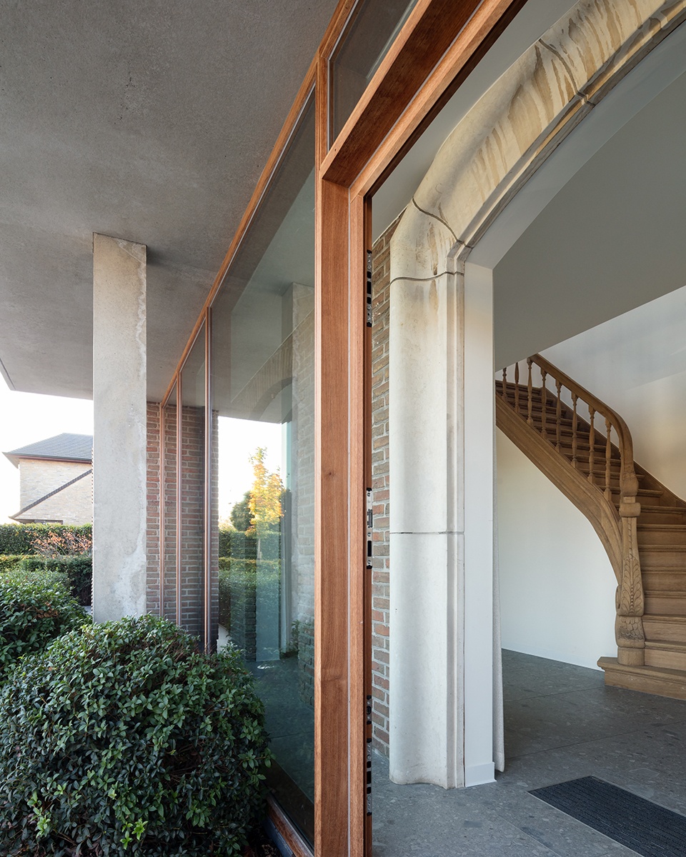 house and veterinary practice vd b by graux baeyens architecten
