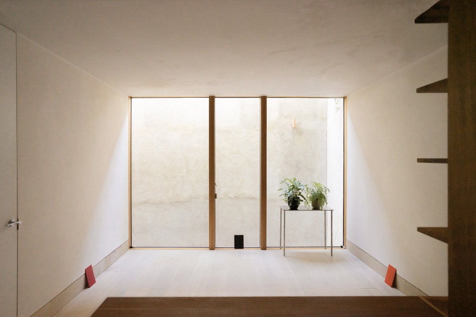 artist studio conversion london by vatraa