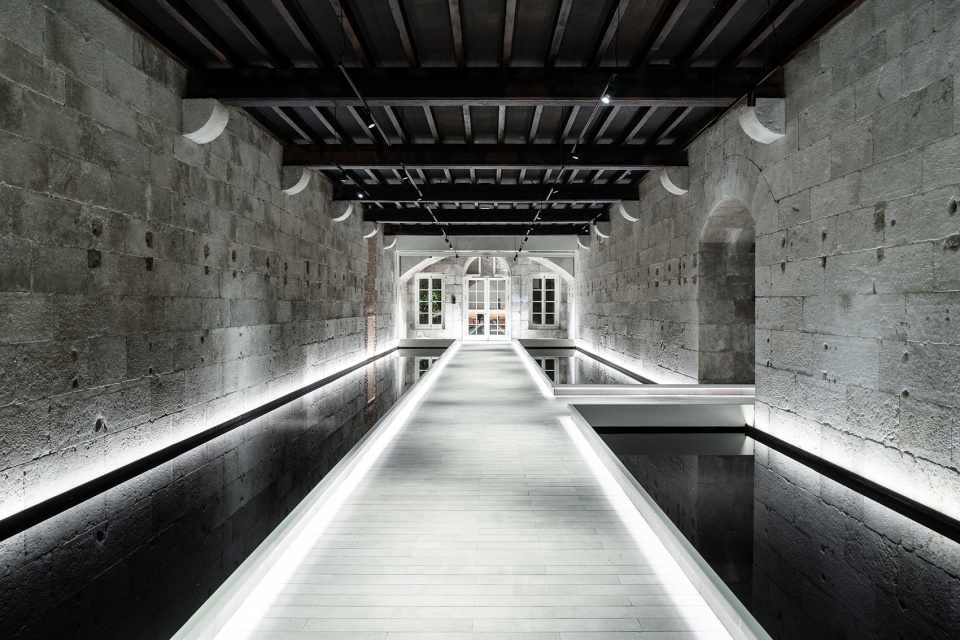 xapo bank headquarters by lagranja design