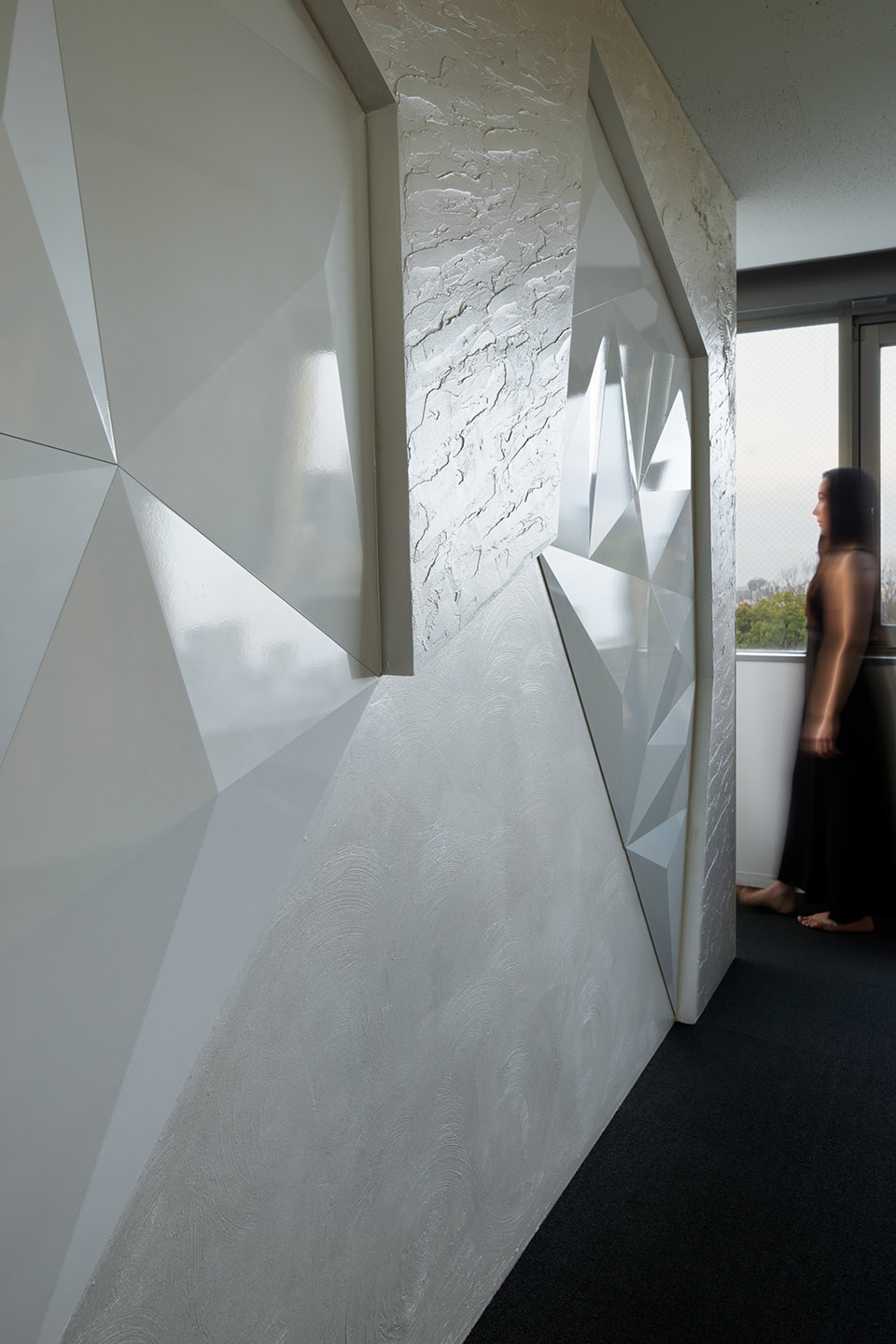 Diamond Resonant Office by Moriyuki Ochiai Architects