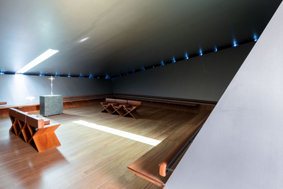 chapel of eternal light by bernardo rodrigues architects