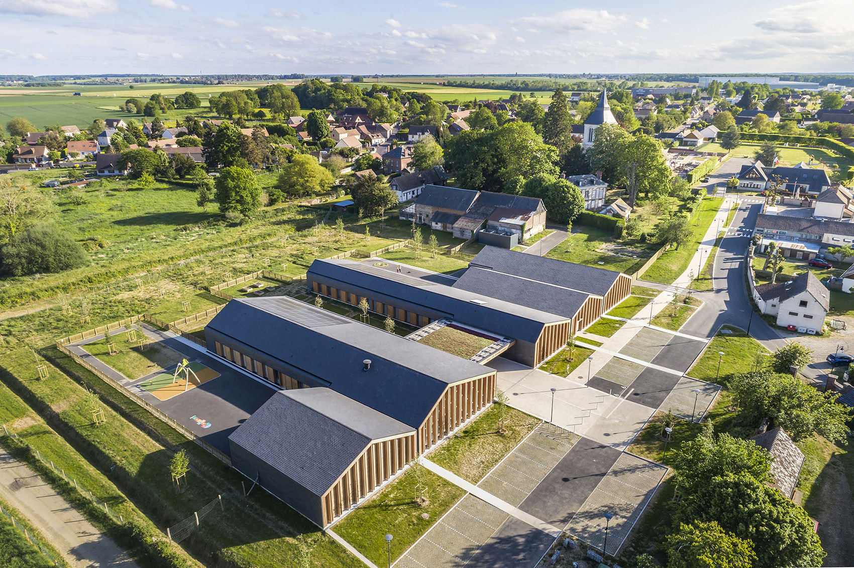 Les Coteaux FLeuris School by HEMAA and Hesters Oyon