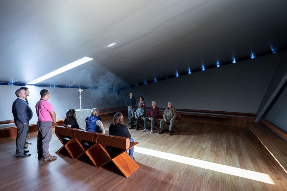 chapel of eternal light by bernardo rodrigues architects
