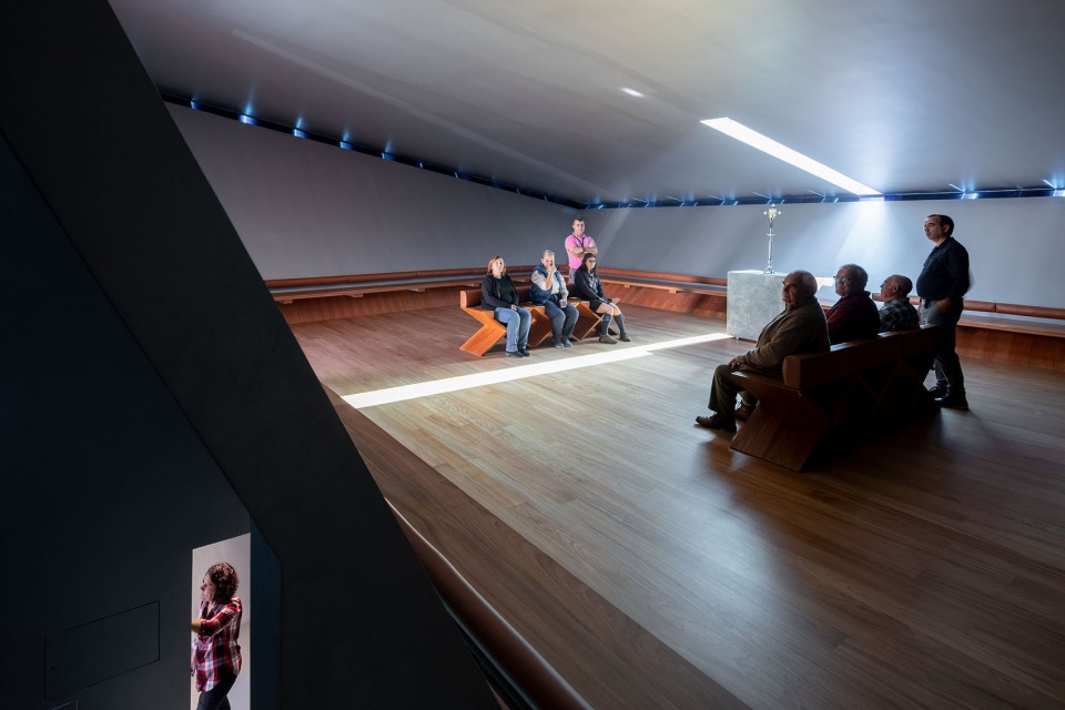 chapel of eternal light by bernardo rodrigues architects