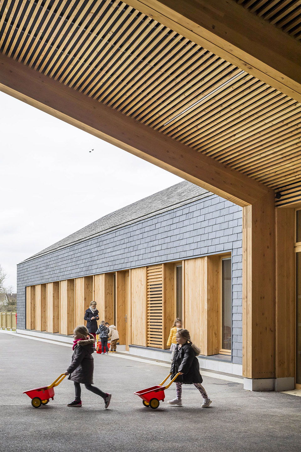 Les Coteaux FLeuris School by HEMAA and Hesters Oyon
