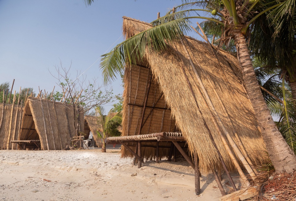 Koh Kong Mangrove Lodging by Estudio Cavernas