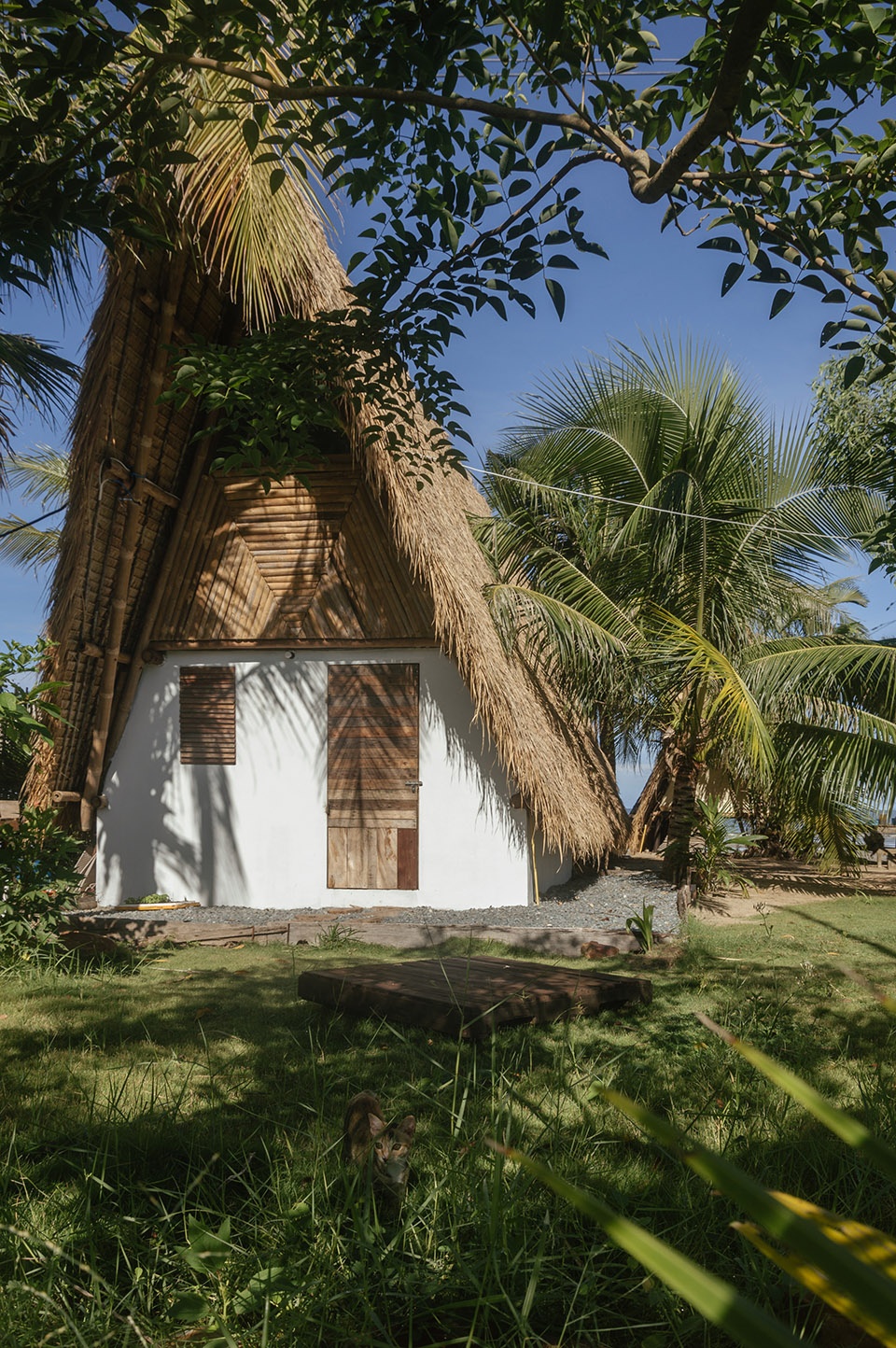 Koh Kong Mangrove Lodging by Estudio Cavernas