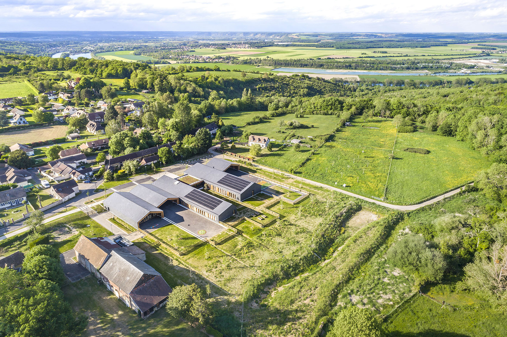 Les Coteaux FLeuris School by HEMAA and Hesters Oyon
