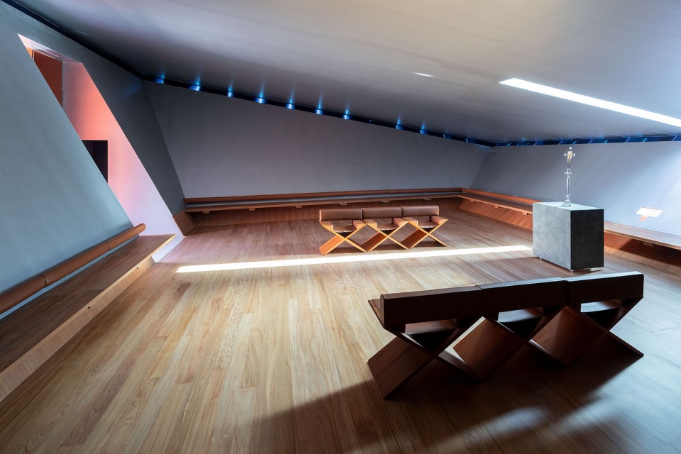 chapel of eternal light by bernardo rodrigues architects