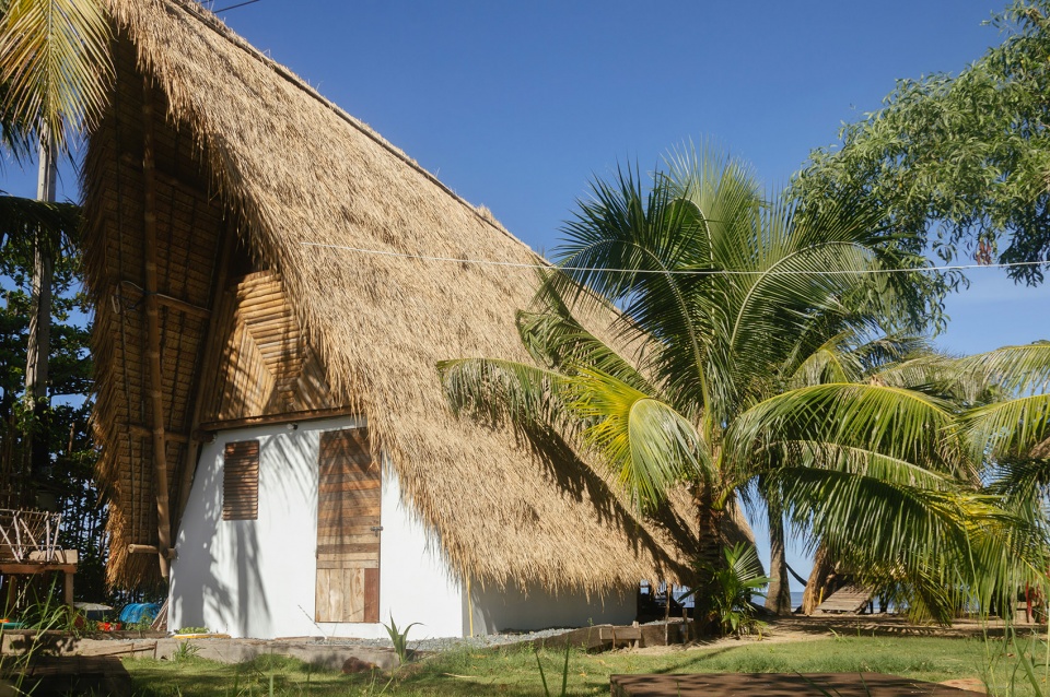 Koh Kong Mangrove Lodging by Estudio Cavernas