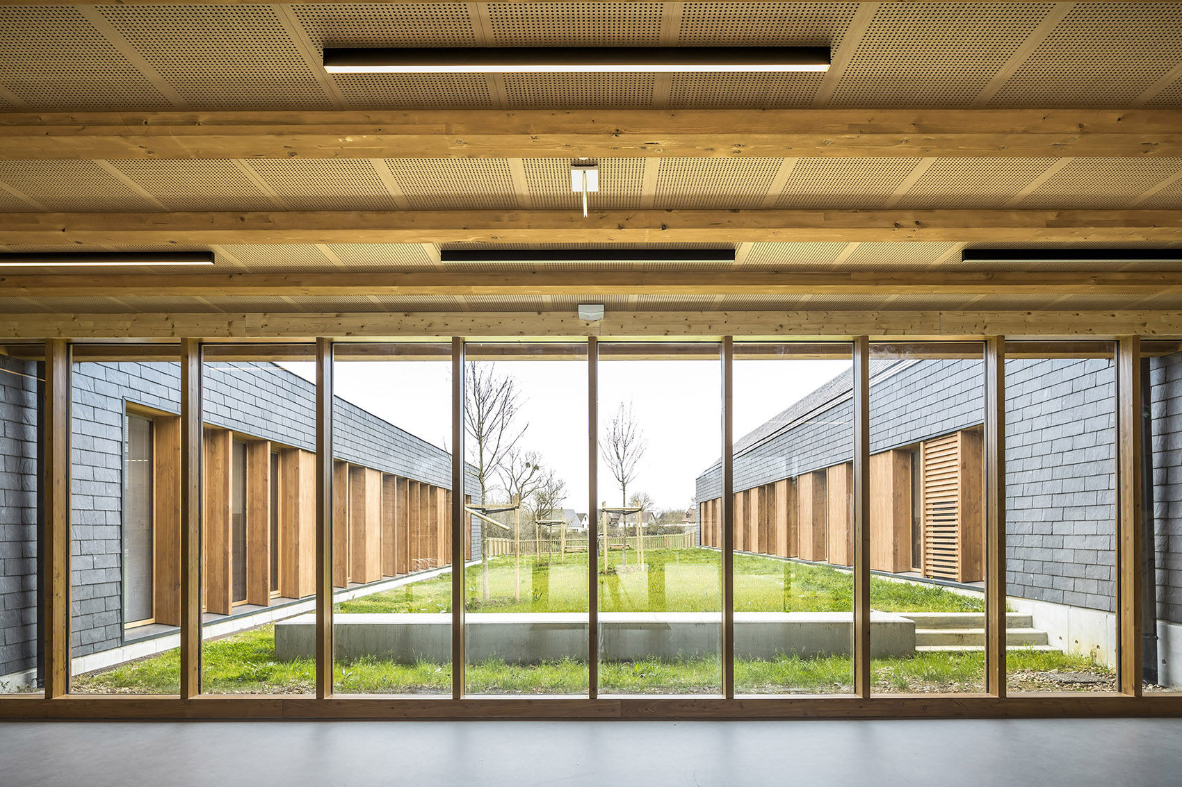 Les Coteaux FLeuris School by HEMAA and Hesters Oyon